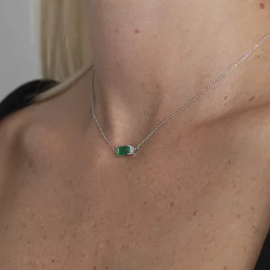 Emerald Radiance: White Gold Pendant - Image 3