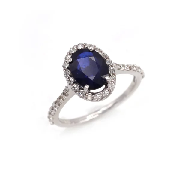 Exquisite Ceylon Sapphire Ring with Diamonds