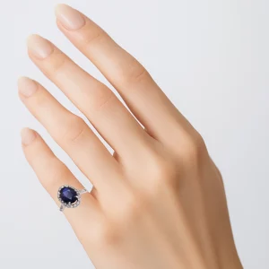 Exquisite Ceylon Sapphire Ring with Diamonds - Image 3