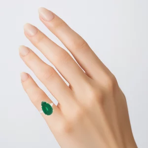 Elegant Emerald Ring with Pear Diamonds - Image 3