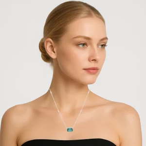 Emerald Radiance: White Gold Pendant - Image 3